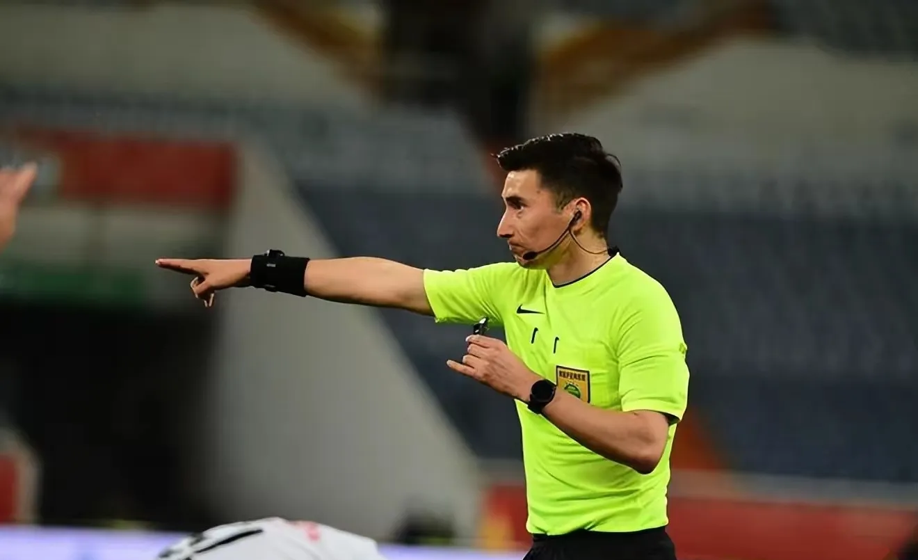 德甲赛前再迎强敌,里尔止住颓势,主帅态度——震撼外界,临场指挥获称赞的简单介绍 德甲赛前再迎强敌,里尔止住颓势,主帅态度——震撼外界,临场指挥获称赞的简单介绍