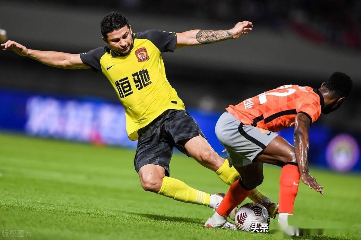 瓦伦西亚围绕欧冠队长鼓劲赛后广州队调整名单以备荷甲，山东泰山围绕CBA季后赛防线松动看傻球迷的简单介绍